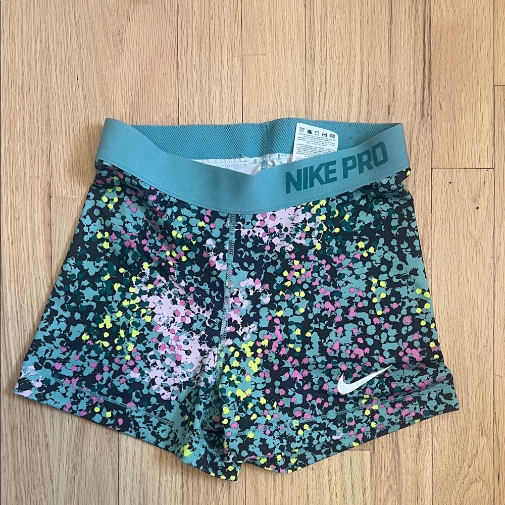 Nike Pro Teal Waistband Light Beige Training Shorts